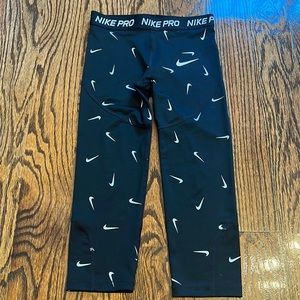 NWOT Nike Pro Dri-Fit Youth Large running 3/4 length leggings